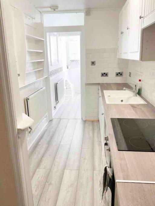 Lovely Two Bedroom Apartment, With Private Garden! Torquay Dış mekan fotoğraf