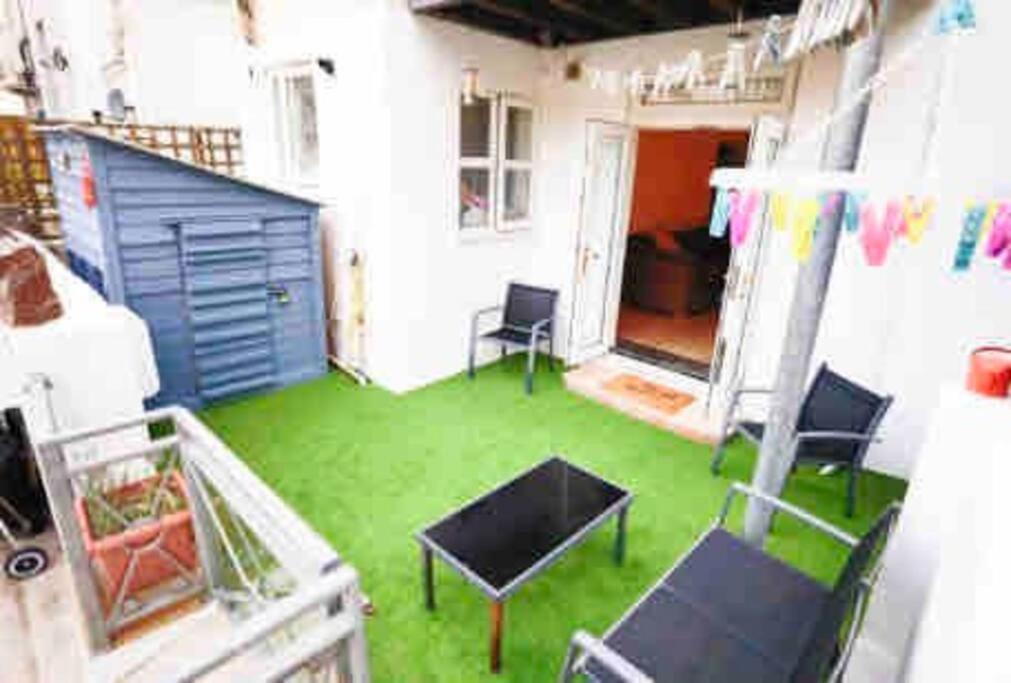 Lovely Two Bedroom Apartment, With Private Garden! Torquay Dış mekan fotoğraf
