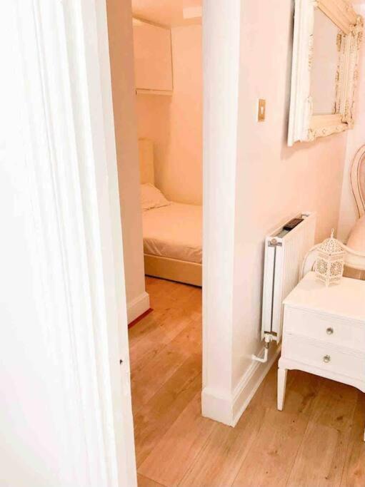 Lovely Two Bedroom Apartment, With Private Garden! Torquay Dış mekan fotoğraf