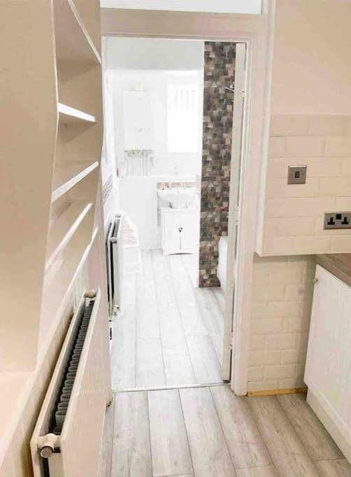 Lovely Two Bedroom Apartment, With Private Garden! Torquay Dış mekan fotoğraf